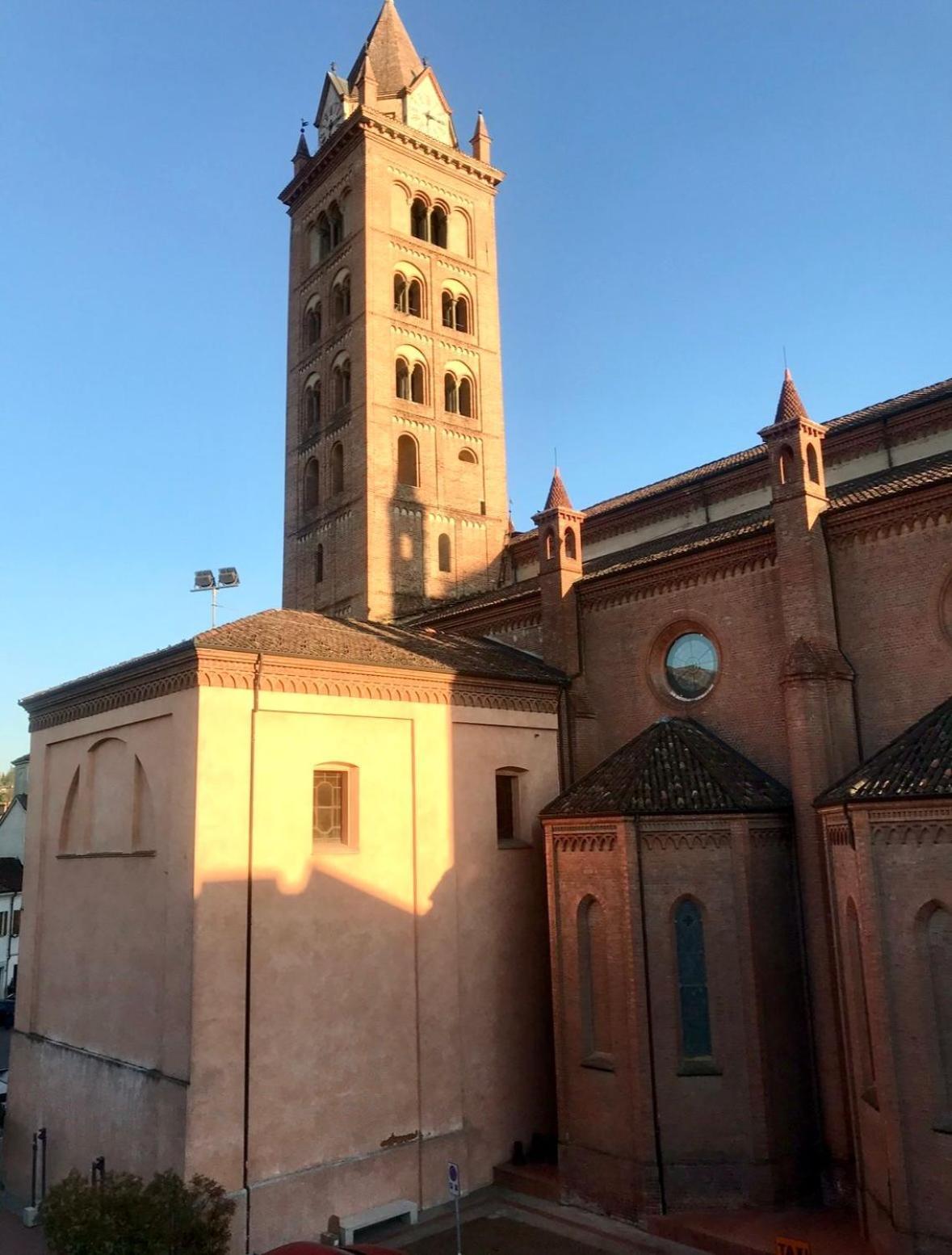 Historical Duomo Apartment Alba Ngoại thất bức ảnh